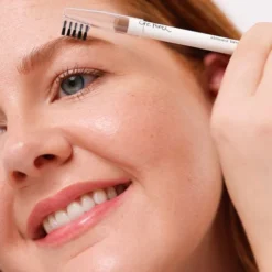 Ere Perez Crayon à sourcils à l'huile d'amande douce - 1.1g
